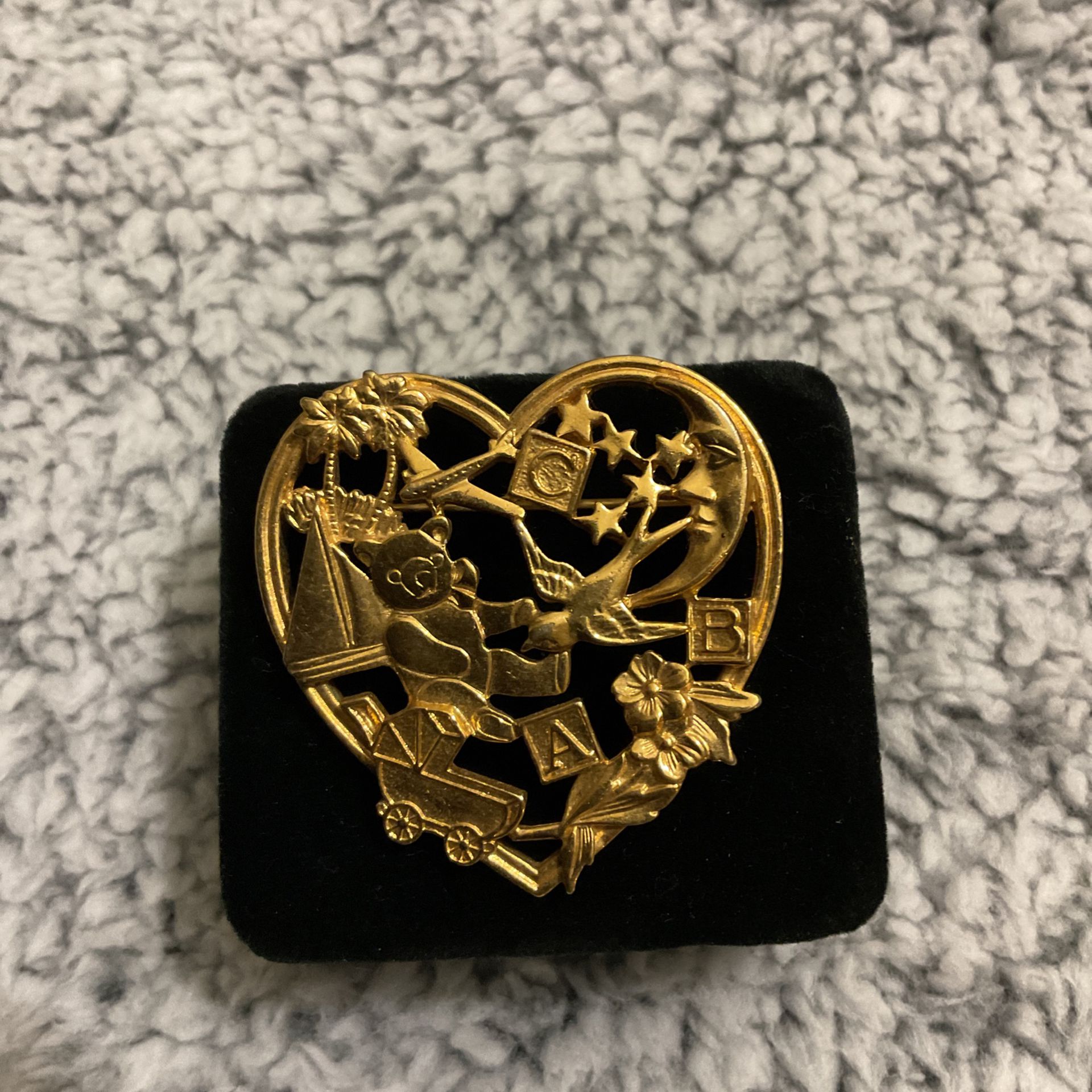 Vintage Goldtone Heart Shaped Brooch With Many Items Inside 