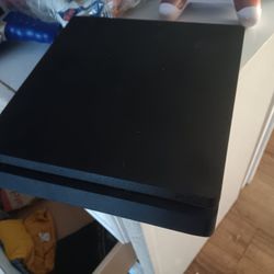 PS4 w/custom Controller And Free Gaming Monitor