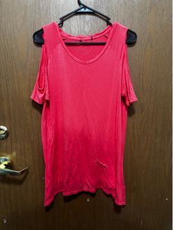 Coral pink shoulder shirt
