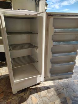 Upright Freezer White with Wire Shelves