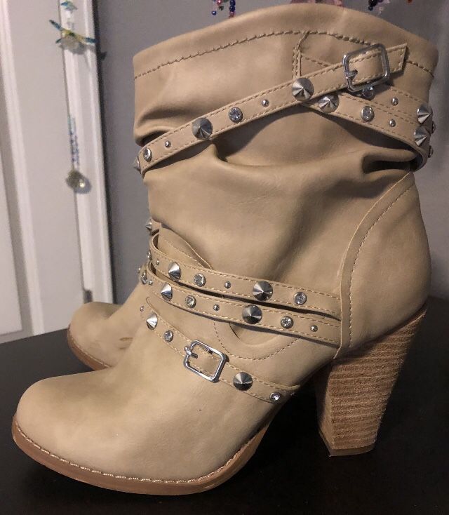 Not Rated Womens Boots size 8