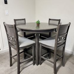 Gray Table 4 Chairs Good Condition
