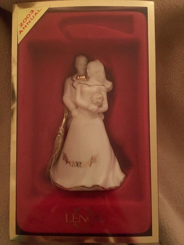Lenox 2003 Annual Bride and Groom Ornament
