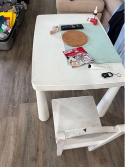 Kid desk and chair