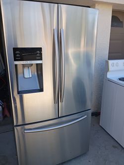 Samsung refrigerator in good condition