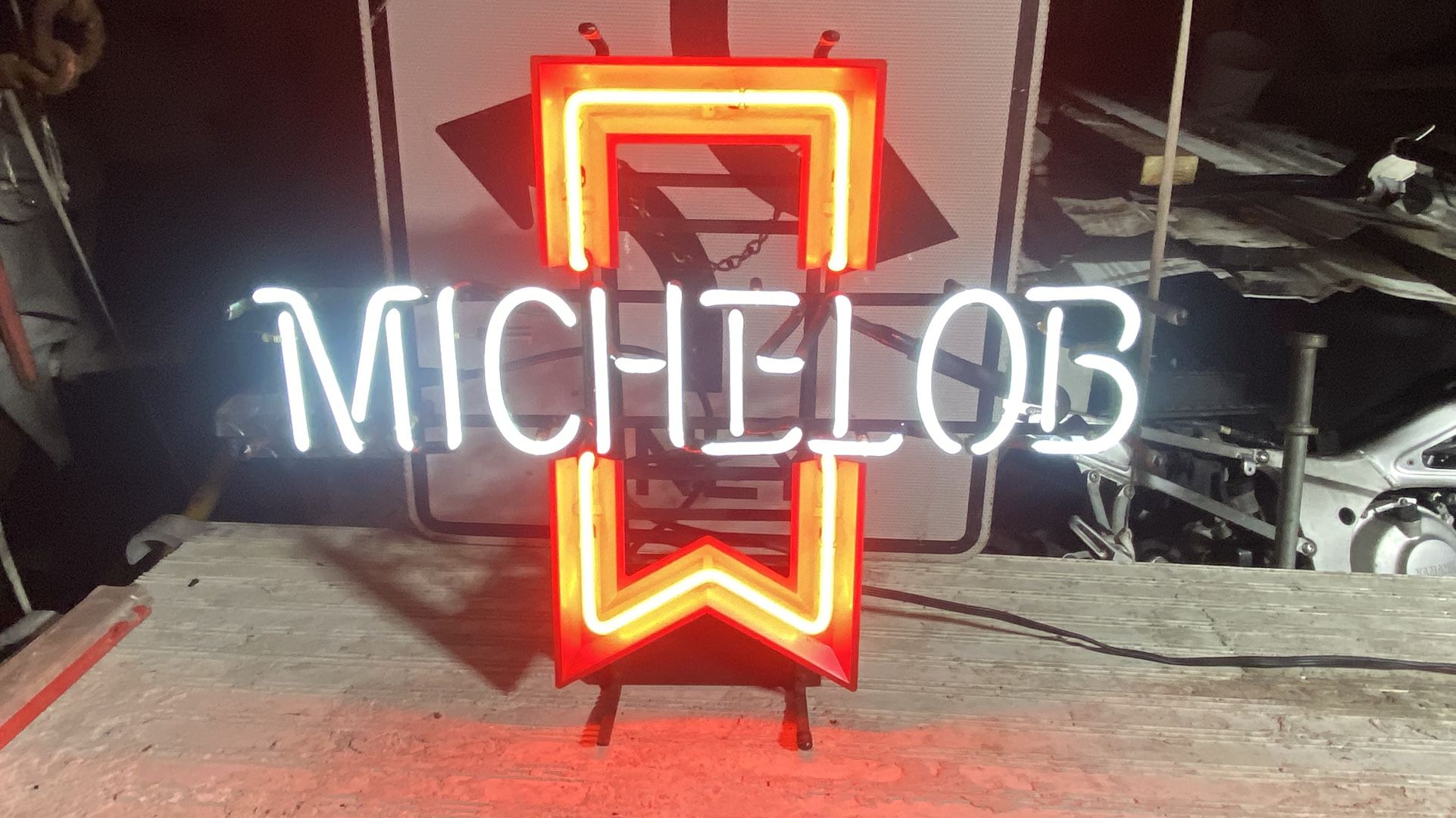 MICHELOB NEON SIGN 