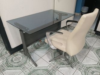 Escritorio de vidrio 27x48 con silla incluida