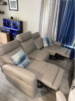 Baer’s Couch For Sale