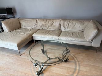 GRATIS / FREE: Sofá seccional de cuero/vinil crema con chaise longue (Recogida local)