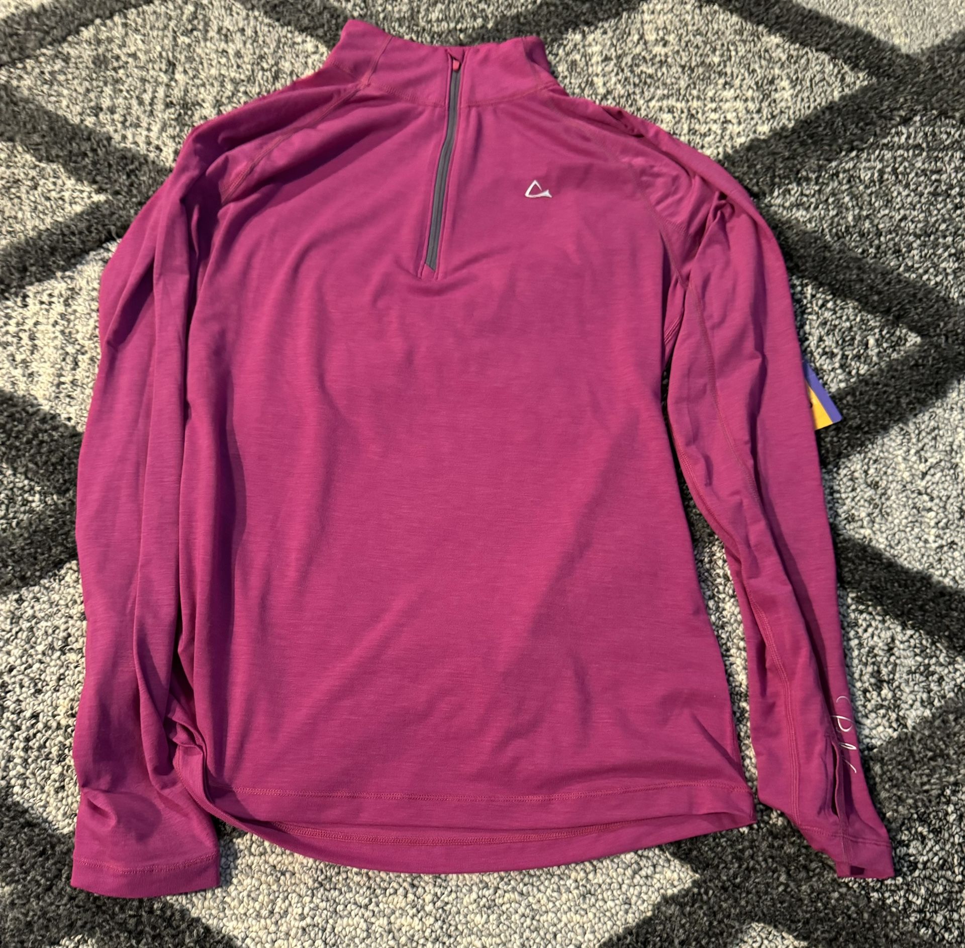New Women’s Active Shirt Medium