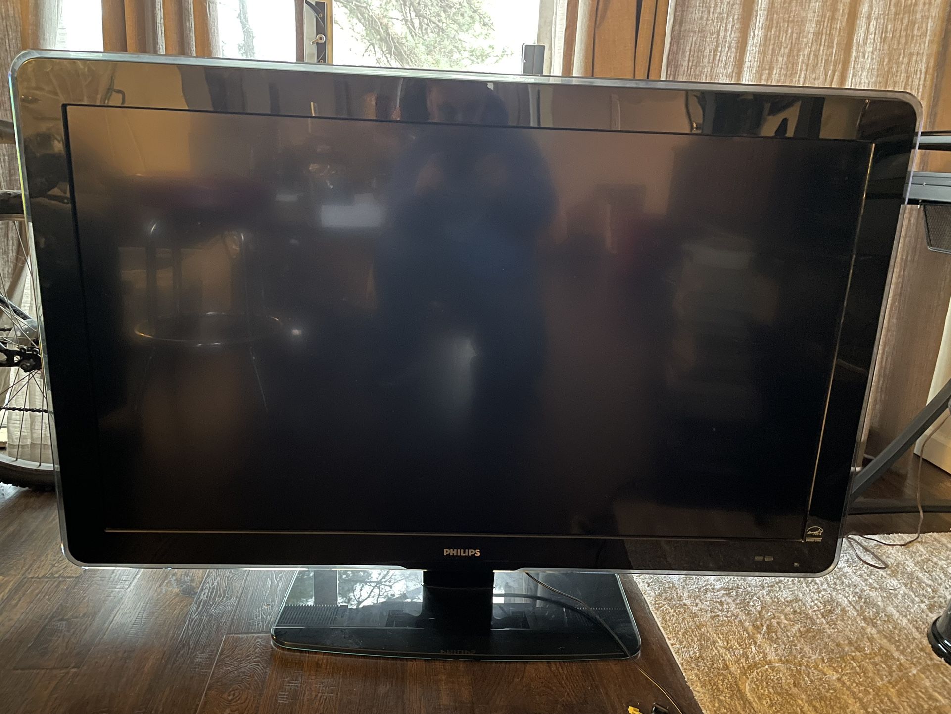 *PICKUP ONLY* Philips 52 Inch HD TV