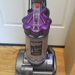 NEW cond DYSON ANIMAL DC28 VACUUM WITH AMAZING POWER SUCTION  , WORKS EXCELLENT  , IN THE BOX 