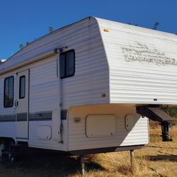 Travel Trailer RV 5th Wheel WILDERNESS