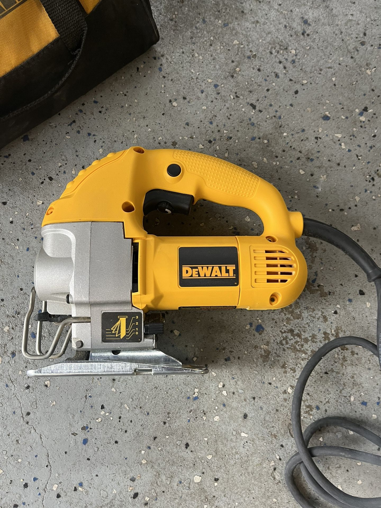 DeWalt Jig Saw (only Used 2 Times) Corded 6.0