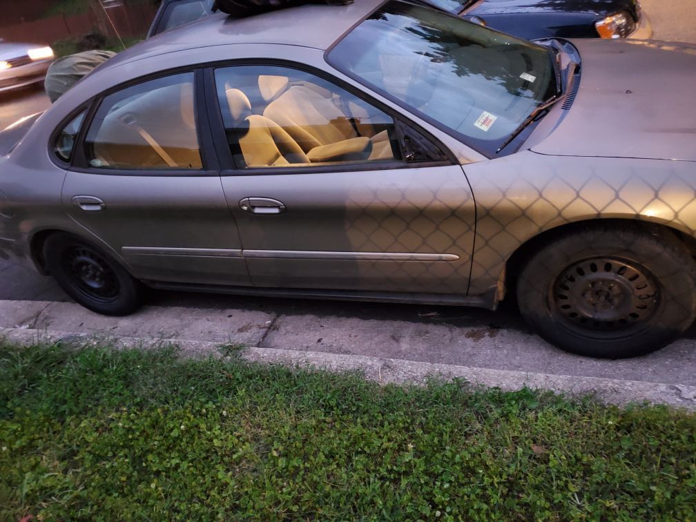 2003 Ford Taurus