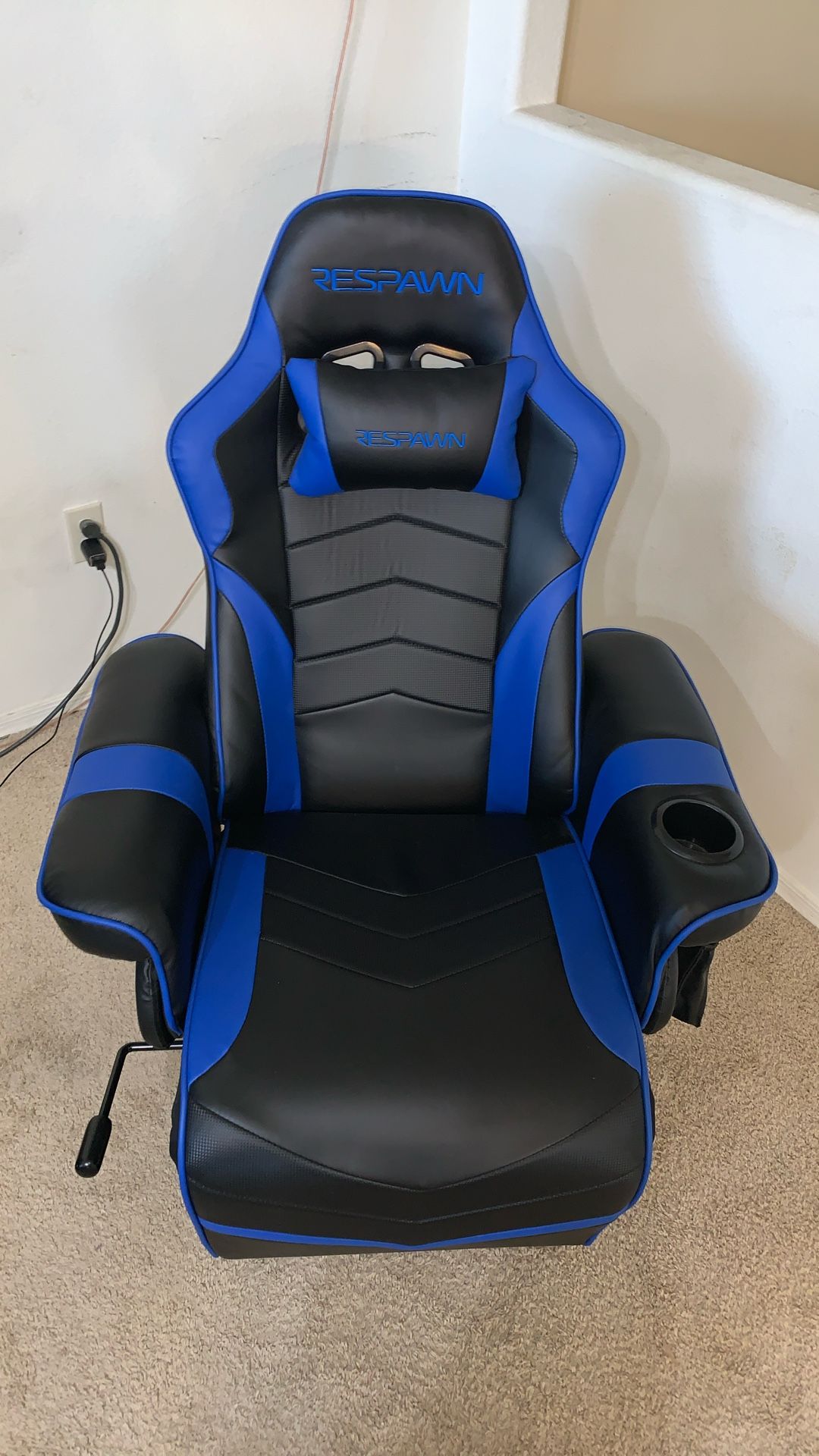 GAMING CHAIR (PRACTICALLY NEW)
