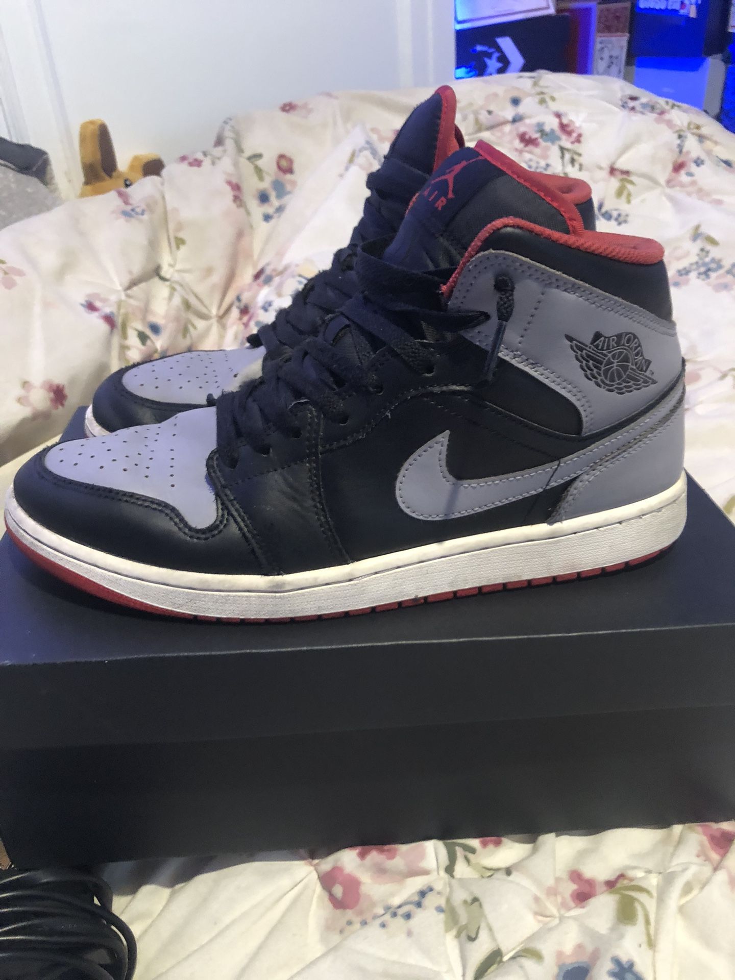 Jordan 1 Mids