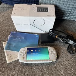 PSP 3000 Glacier White with Games