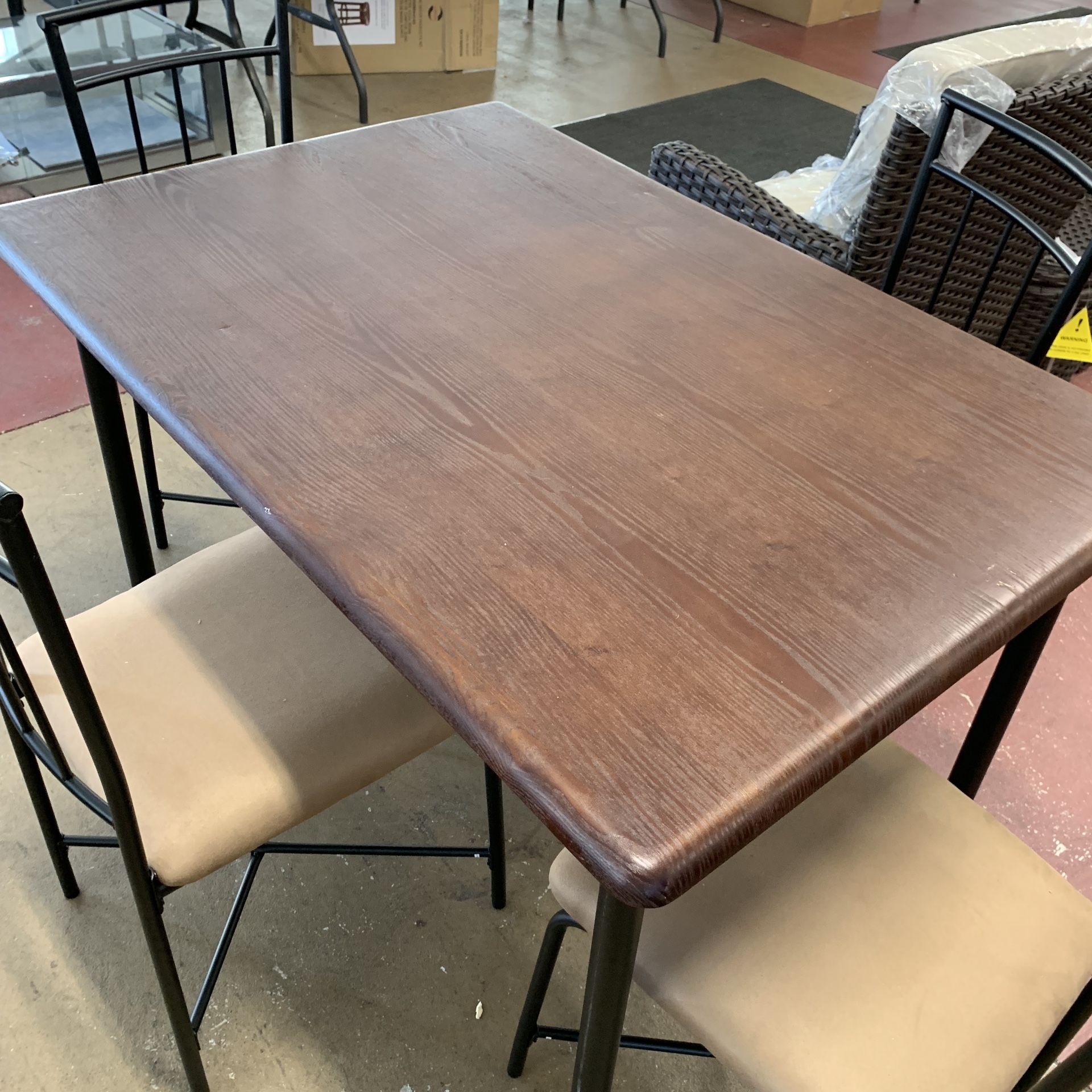 Kitchen table and chairs. Good condition.