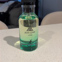 Maison Alhambra Jean Lowe Vibe