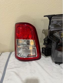 2019-2024 dodge ram tail light