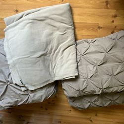 Queen Size Bed Comforter With Matching Pillows And Blanket