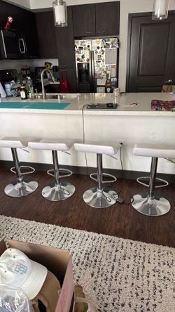 4 bar stools