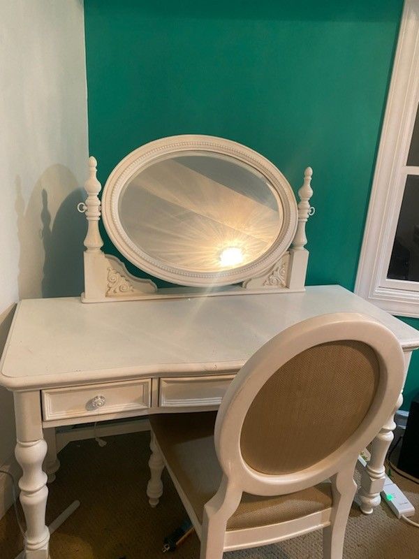 Vanity/Desk With Chair 