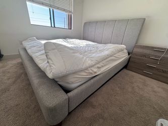 King  Size Upholstered Paltform Bedframe