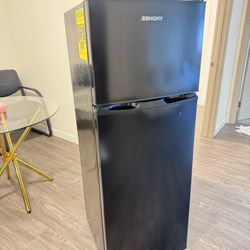 Compact Refrigerator 7.4Cu.Ft.
