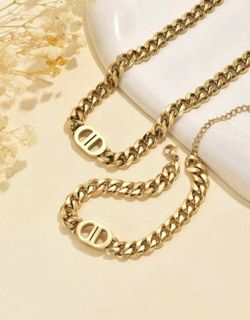 Beautiful 18k Gold Plated Stainless Steel Set Necklace & Bracelet