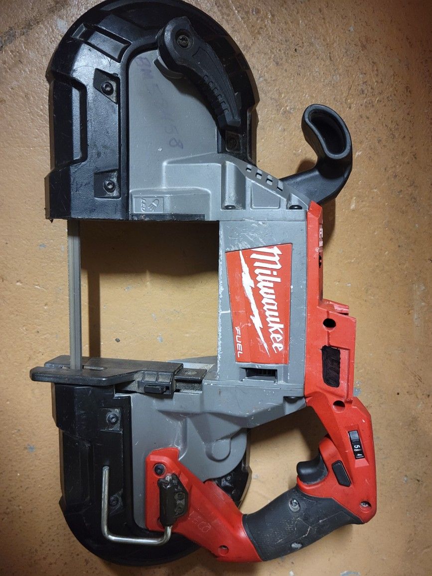 Milwaukee Deep Cut Band Saw