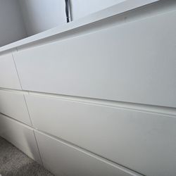 White 6 drawers dresser
