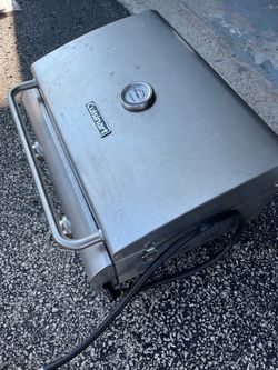 Cuisinart Chefs style table top propane grill.
