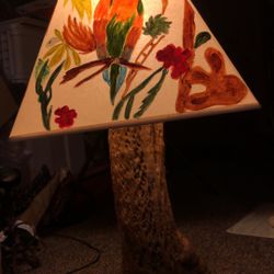 VINTAGE HAND PAINTED PARROT SHADE W/STUNNING DRIFTWOOD BASE ON A SLAB OF HARDWOOD 