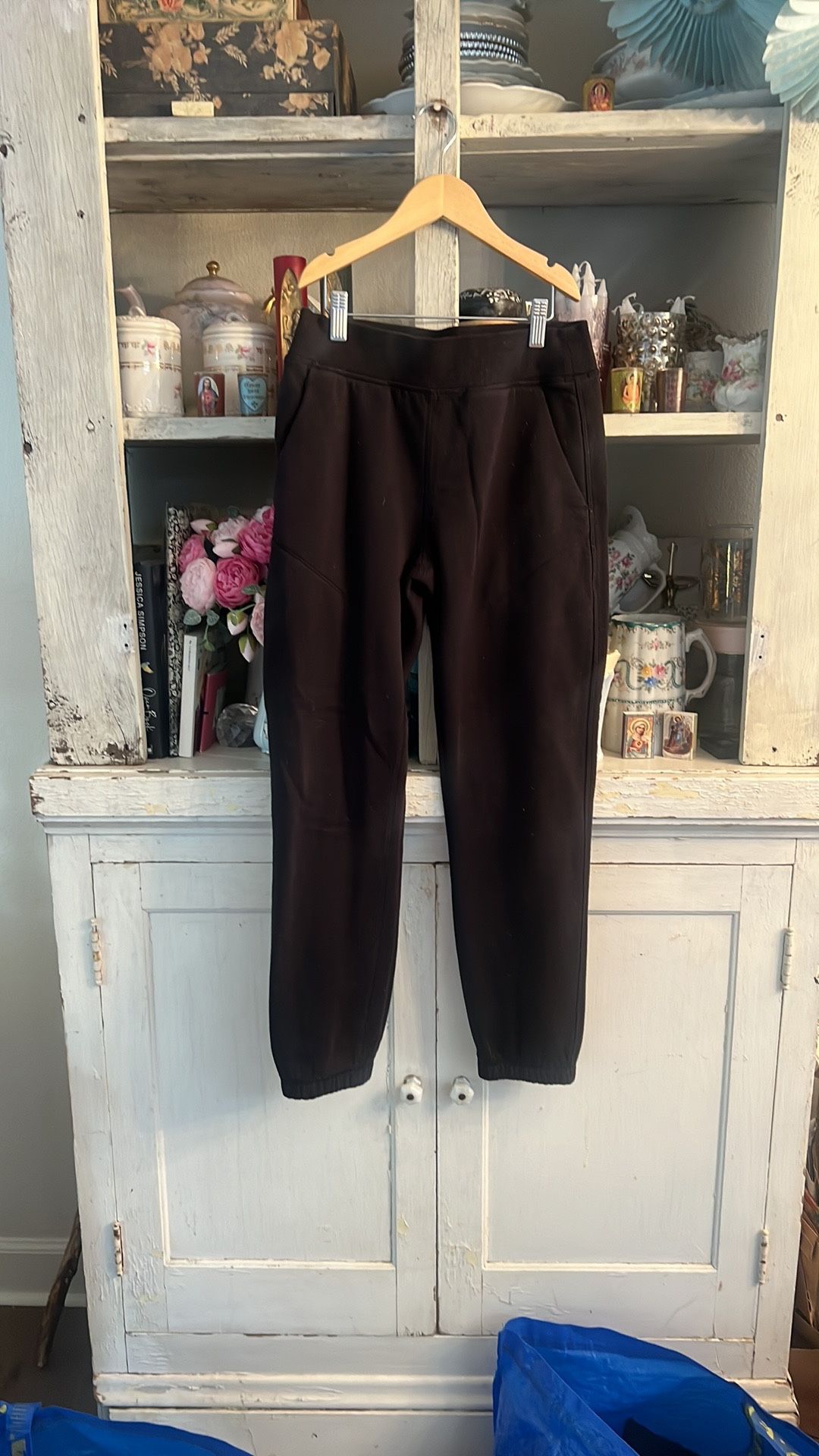 Ivivva (lululemon kids) Black sweatpants/joggers Size 14