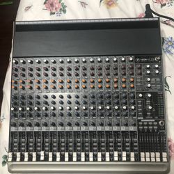 Mackie Mixer 16 XLR channels