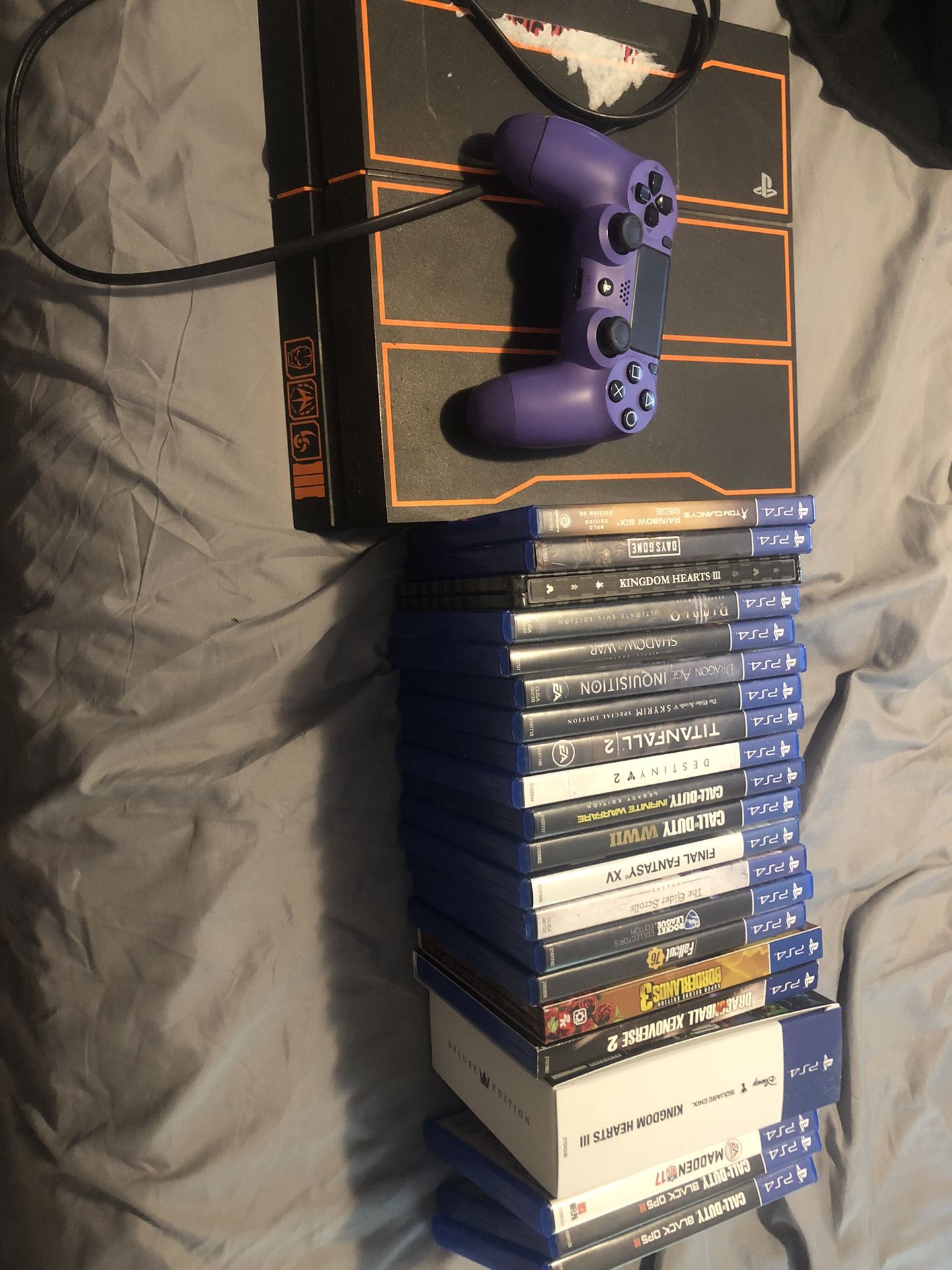 BO3 PS4 1 TB Console And Games