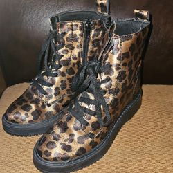 Women Boots Size 6