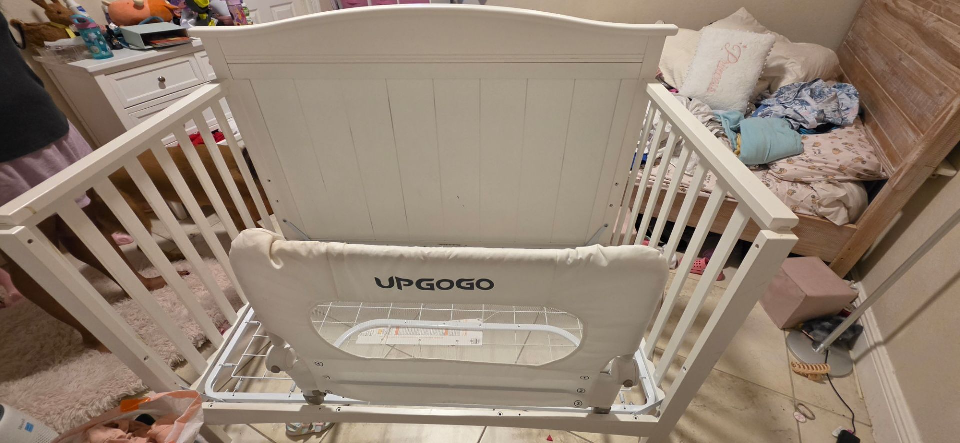 Transforming baby crib with mattress