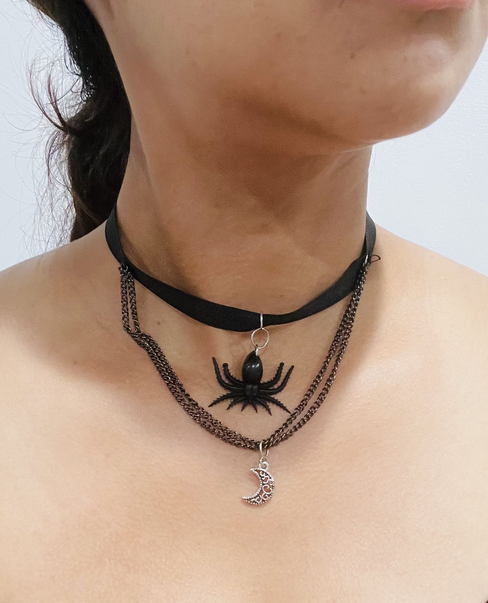 Black choker with dangling black spider and chain moon pendant for costume jewelry Halloween Gothic looks spooky for women necklace