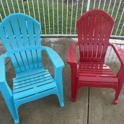 2 Plastic Pool Recliner Chairs, Good Condition!! 