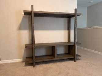 ENTERTAINMENT CENTER/ TV STAND