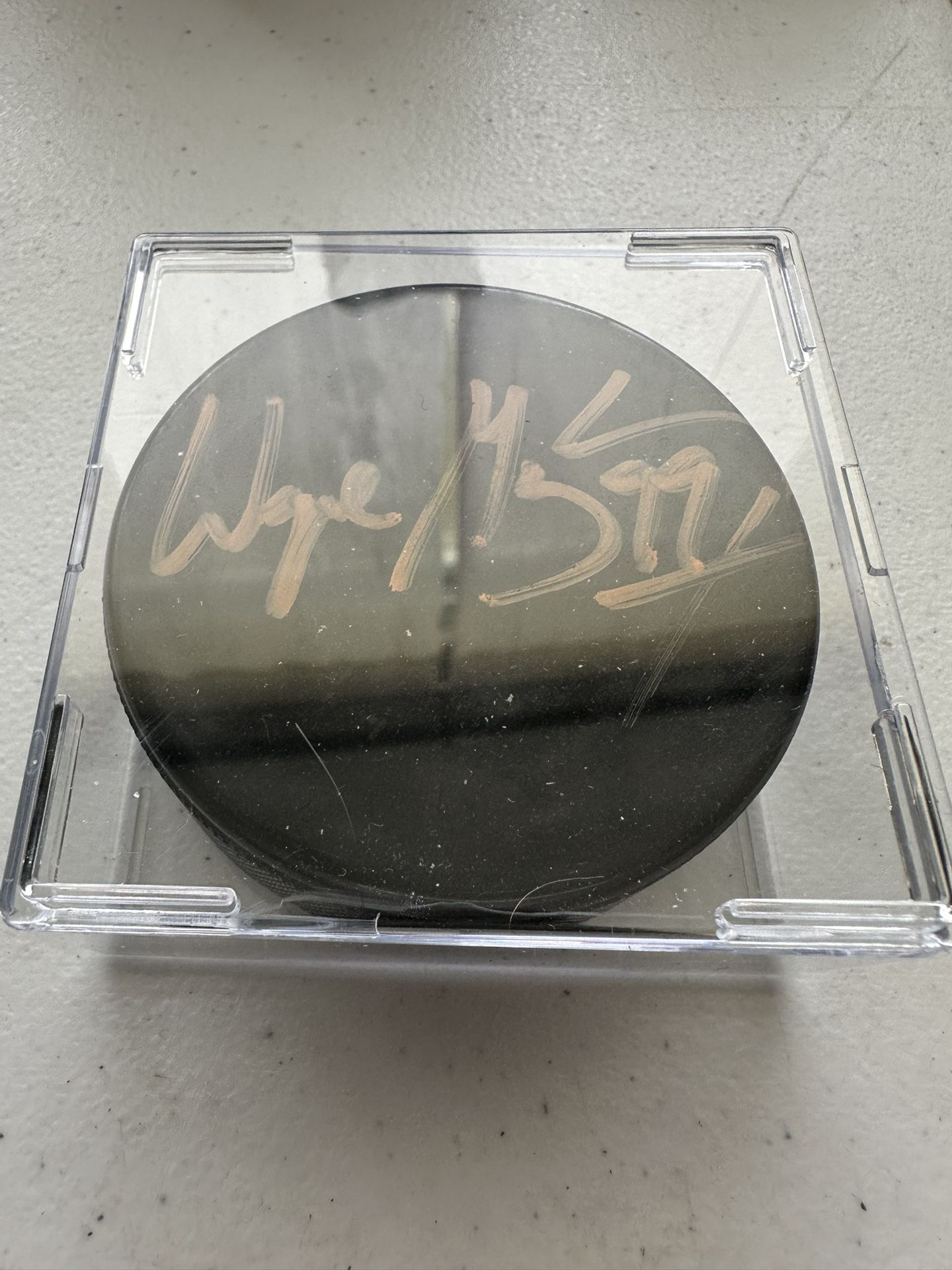 Wayne Gretzky signed Edmonton Oilers autographed NHL hockey puck w case w/COA681