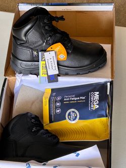 Woman’s work boots size 9