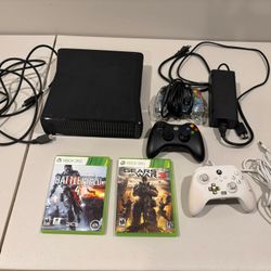Microsoft Xbox 360 S Model 1439 Console Black, Controllers Cords & Games Working