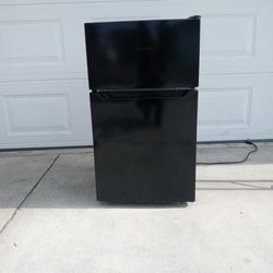 Hisensense Mini Fridge