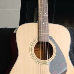 Yamaha guitar f335