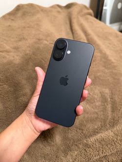 iPhone 16 black