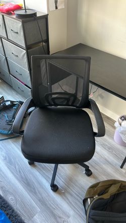 Black swivel chair